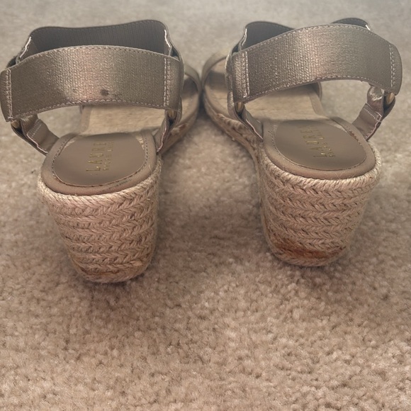 Lauren Ralph Lauren Wedge Sandal Gold Size 6 - Picture 4 of 8